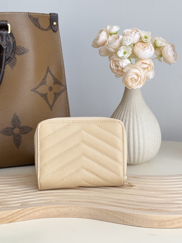 イヴサンローラン財布背面デザイン